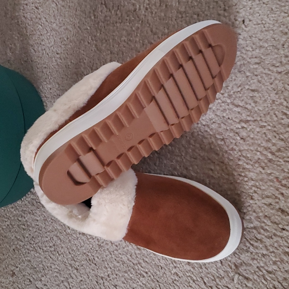 Blondo Waterproof Slip-ons - Picture 5 of 8